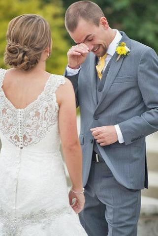 First Look Wedding Photos That Certainly Touch Your Heart